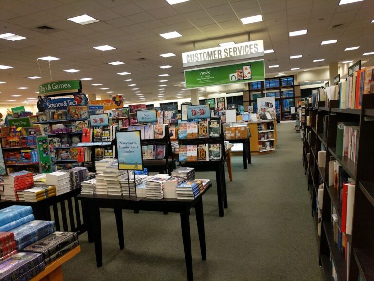 barnes noble williamsburg 23188 768x576
