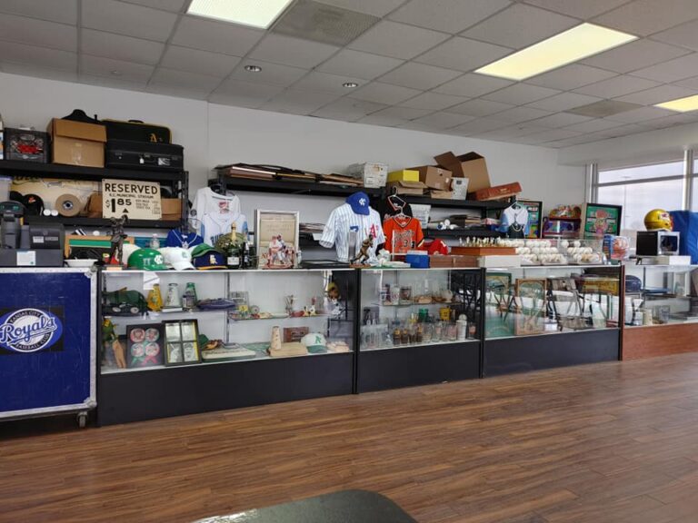 crown sports memorabilia and cards lenexa 12018 768x576