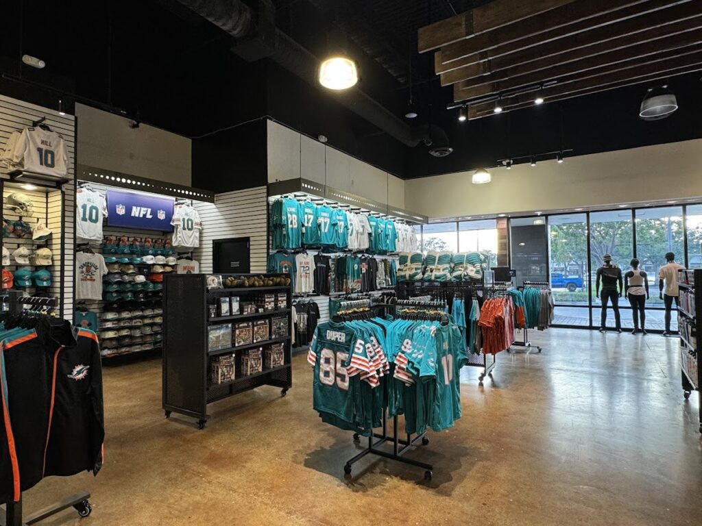 fan outfitters tower shops plantation 33324 1024x768