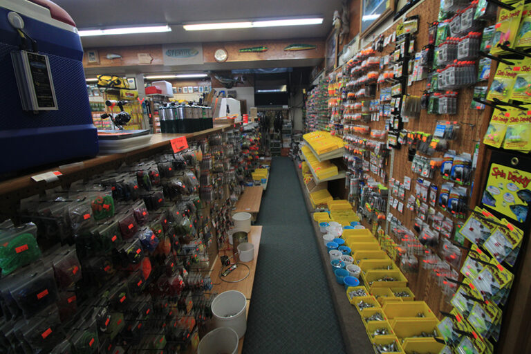 hank s live bait tackle waterloo 50702 768x512