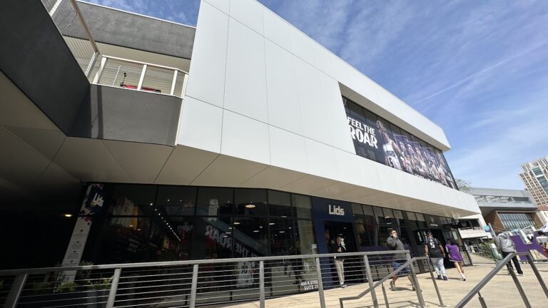 kings locker room sacramento 95814 768x432