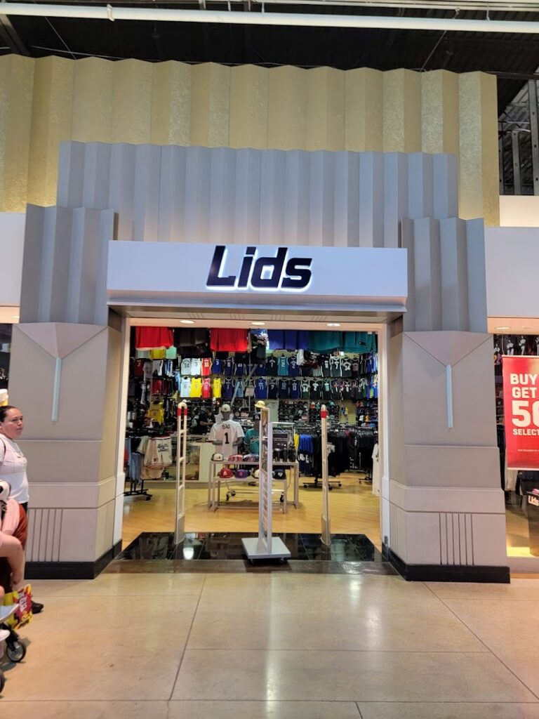 locker room by lids fountainebleau 11401 768x1024