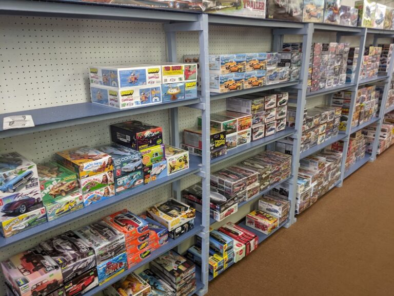 royal hobby shop rockford 61108 768x576