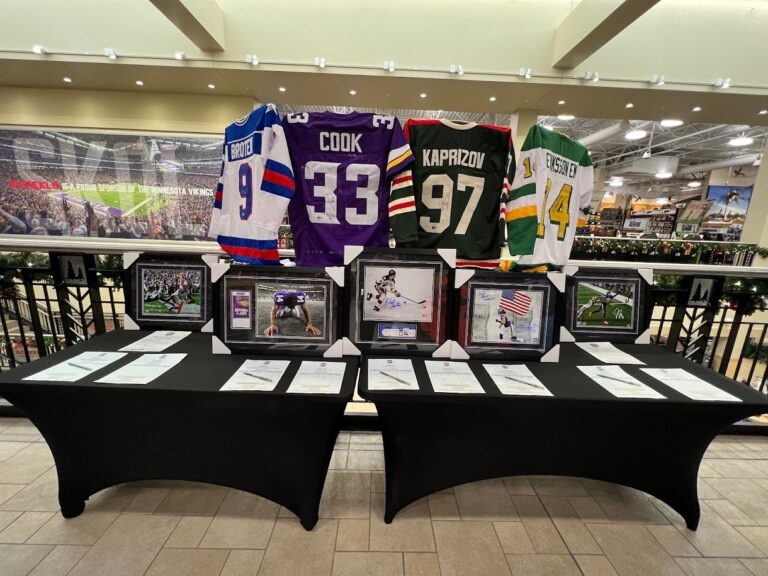 universal sports auctions bloomington 55425 768x576